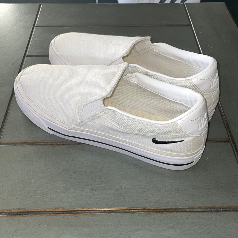 NWOT Slip on Nike shoes